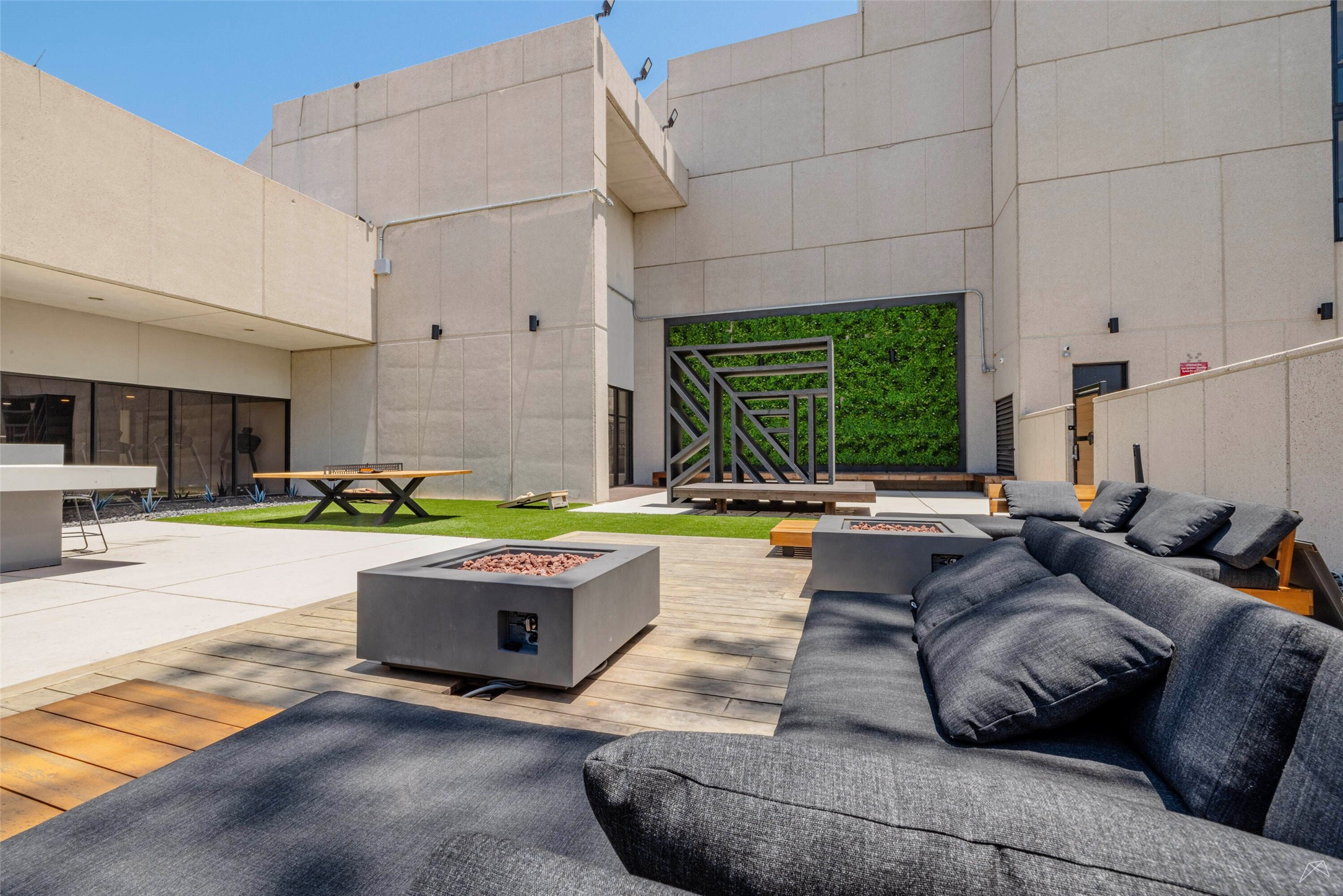 14703 Park Row Houston, TX 77079 - Photo 29 of 40 Outdoor Lounge