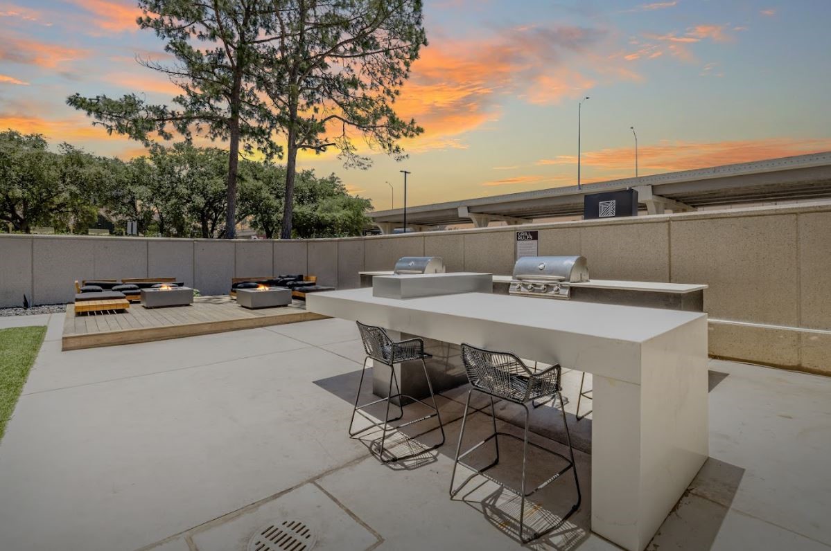 14703 Park Row Houston, TX 77079 - Photo 36 of 40 Resident Grill Area