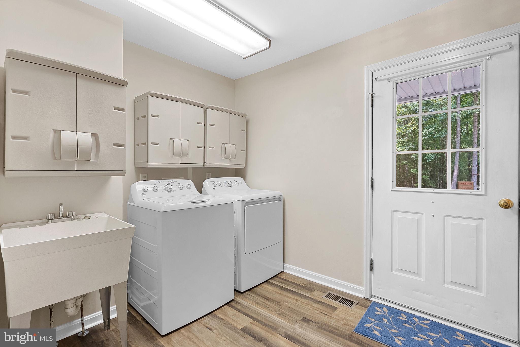 18299 Ragtop Road Jeffersonton, VA 22724 - Photo 43 of 60 Apartment Laundry Room