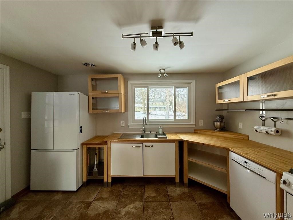 5125 Forest Road Lewiston, NY 14092 - Photo 18 of 32
