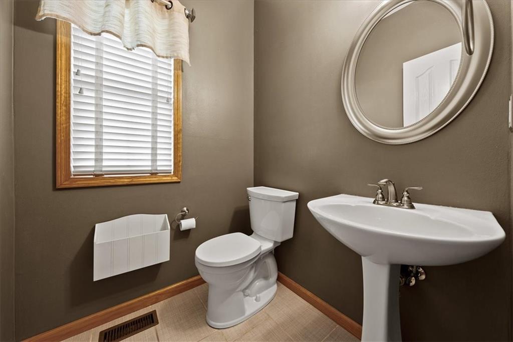 4811 Mund Road Shawnee, KS 66218 - Photo 8 of 24