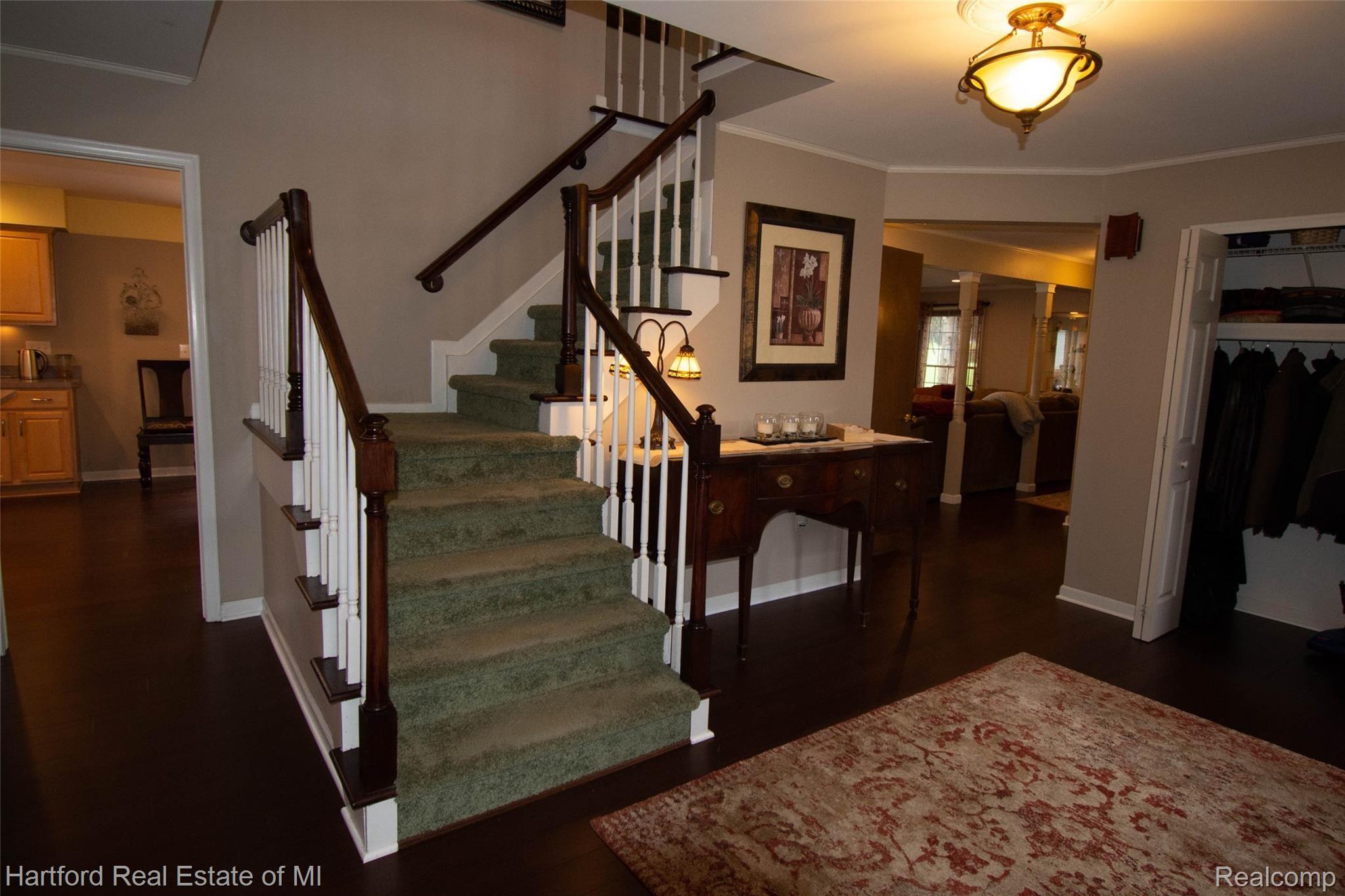 35701 Congress Road Farmington, MI 48335 - Photo 4 of 45 Foyer