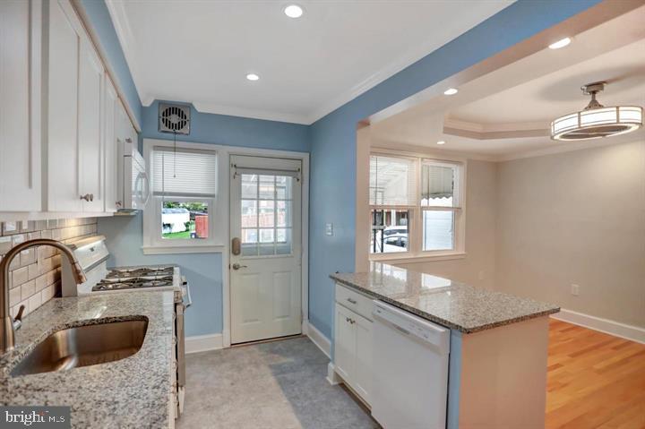 8660 Black Oak Road Baltimore, MD 21234 - Photo 3 of 21 Updated Kitchen