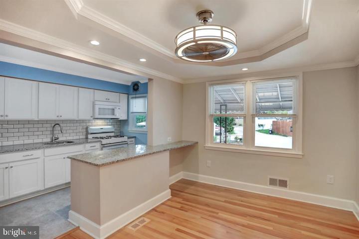 8660 Black Oak Road Baltimore, MD 21234 - Photo 4 of 21 Updated Kitchen
