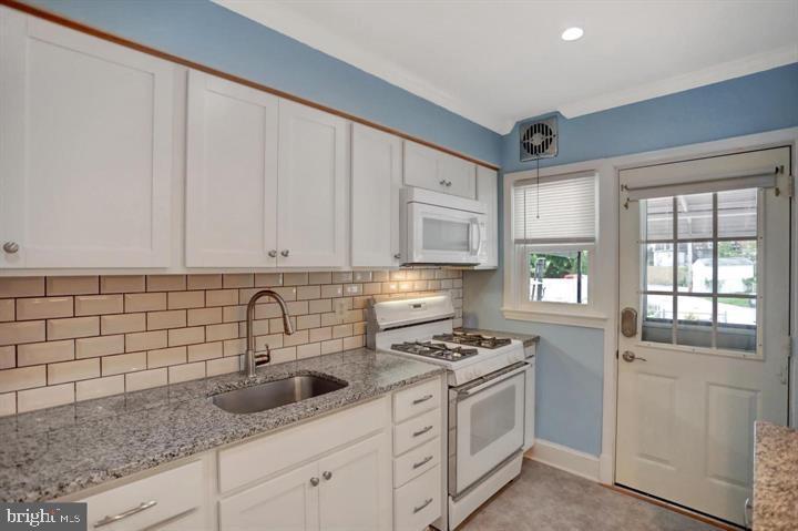 8660 Black Oak Road Baltimore, MD 21234 - Photo 5 of 21 Updated Kitchen
