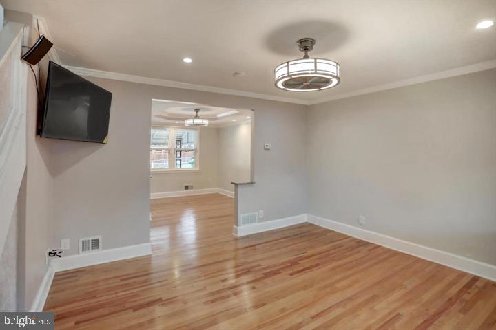 8660 Black Oak Road Baltimore, MD 21234 - Photo 9 of 21 Living Room