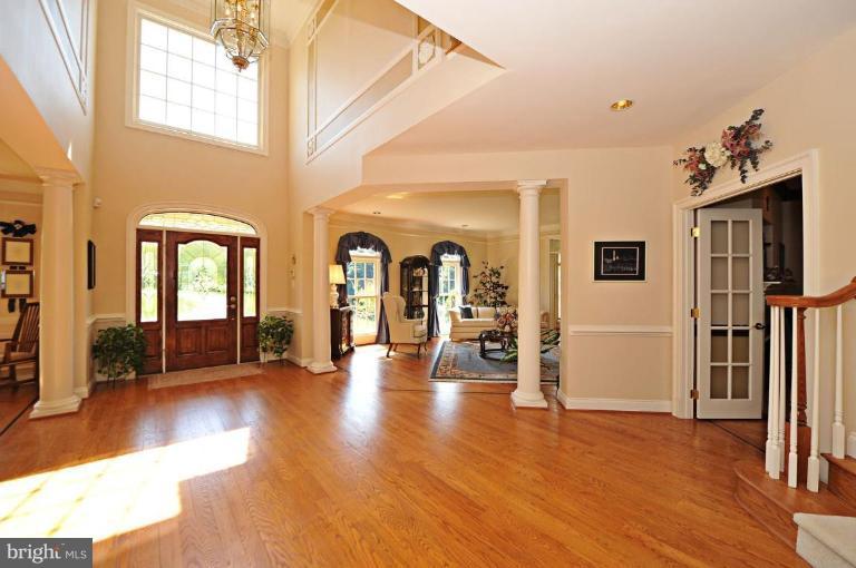 11191 Gunston Road Lorton, VA 22079 - Photo 10 of 30 Entrance / Foyer
