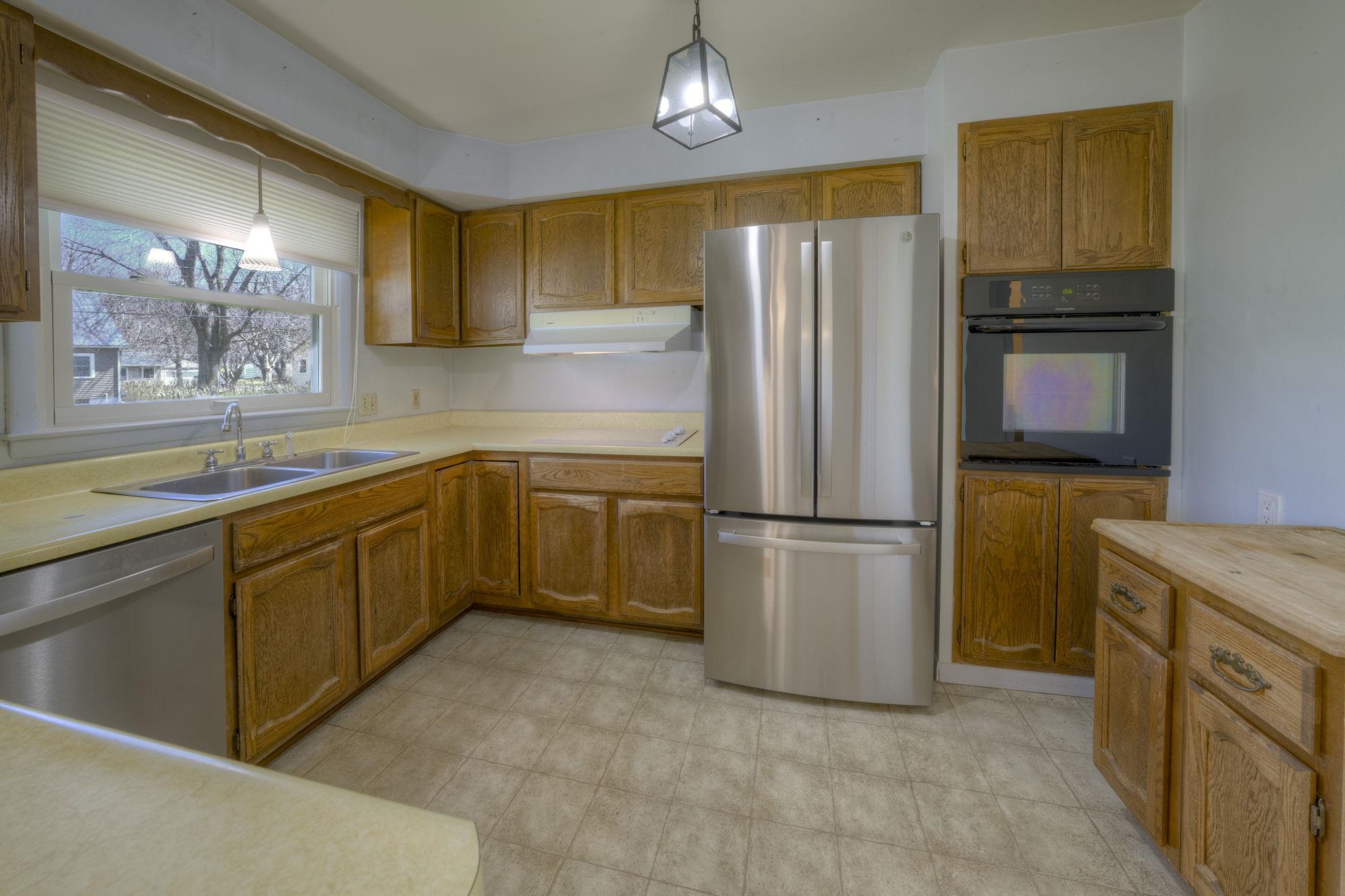 634 Sheridan Road Traverse City, MI 49686 - Photo 18 of 42 1932833-2be721c0-5bc2-49c5-85cc-8dda4fdf1389.JPG