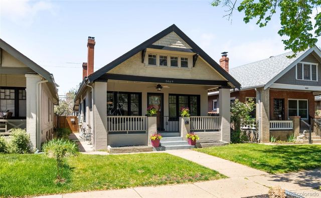 a view of a porch of the house