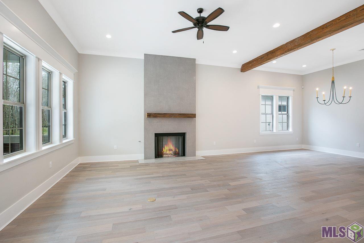 1624 Sugar Cane Baton Rouge, LA 70810 - Photo 7 of 45 Looking from the kitchen to the living room