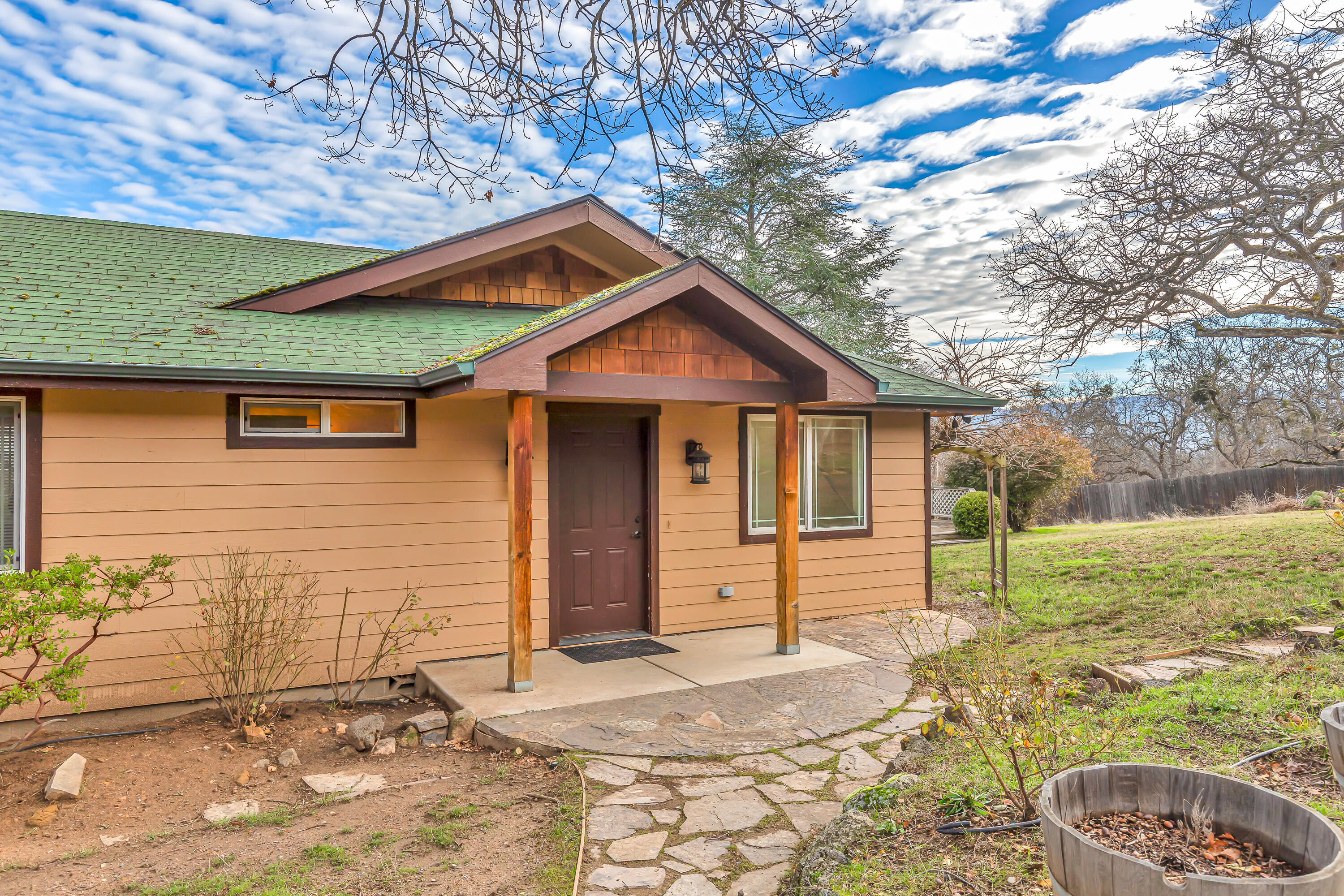 4260 Clayton Road Ashland, OR 97520 - Photo 5 of 41 Main Entrance