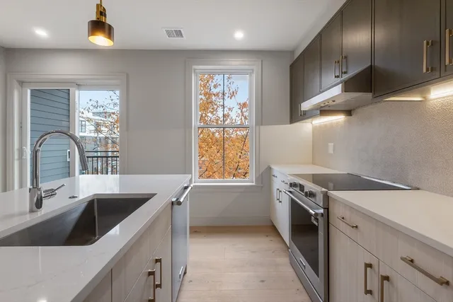 $865,000 | 59 Spear Street, Unit 302, Quincy, MA 02169