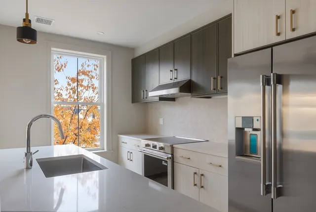 $865,000 | 59 Spear Street, Unit 302, Quincy, MA 02169