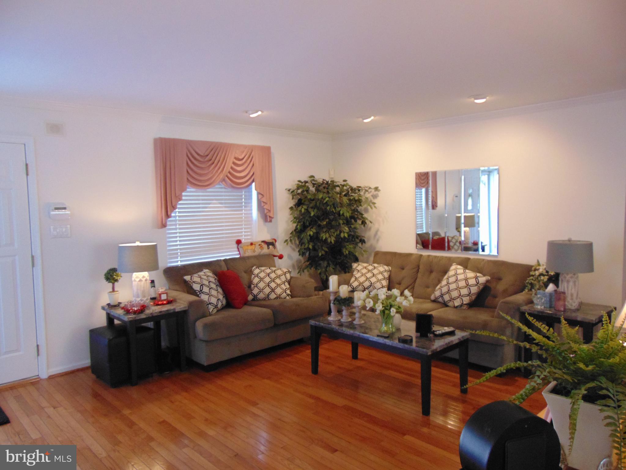 1176 Church Road Springfield, PA 19064 - Photo 14 of 37 Living Room