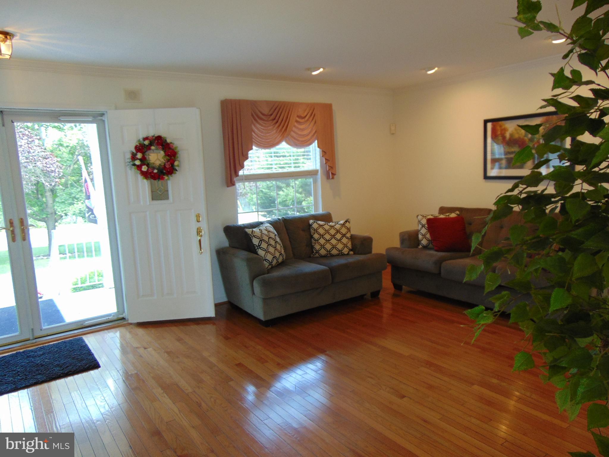 1176 Church Road Springfield, PA 19064 - Photo 29 of 37 Living Room
