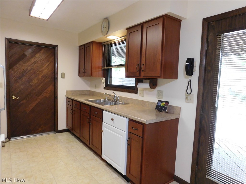 7198 Glendale Road North Ridgeville, OH 44039 - Photo 8 of 35