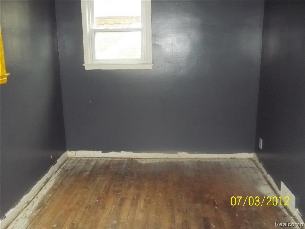 14868 Rutherford Street Detroit, MI 48227 - Photo 10 of 12 100_2199.JPG