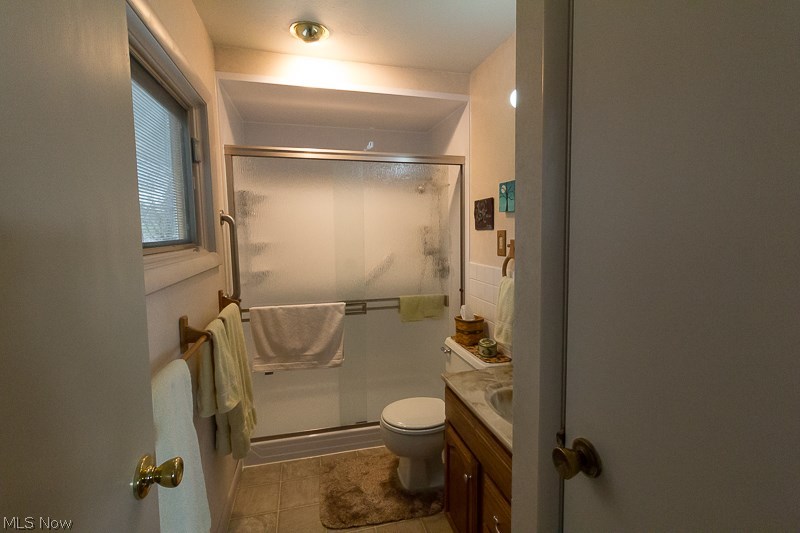 5830 Beach Road Wadsworth, OH 44281 - Photo 23 of 32 Master bath with standing shower.