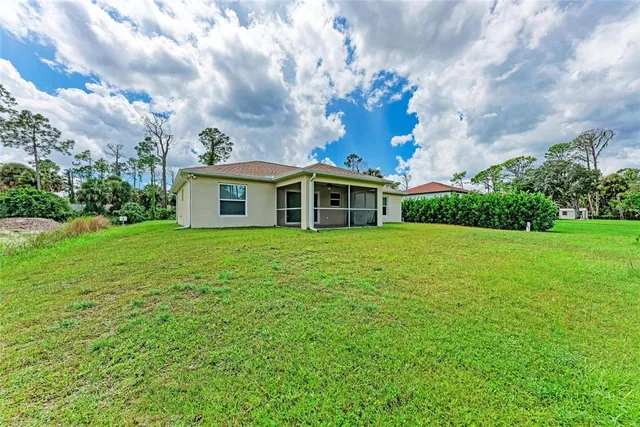 a view of a house with a yard