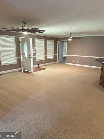 en empty room with windows and pillars in it