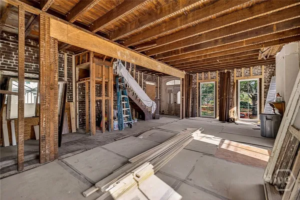 $3,500,000 | 127 East Gordon Street, Savannah, GA 31401