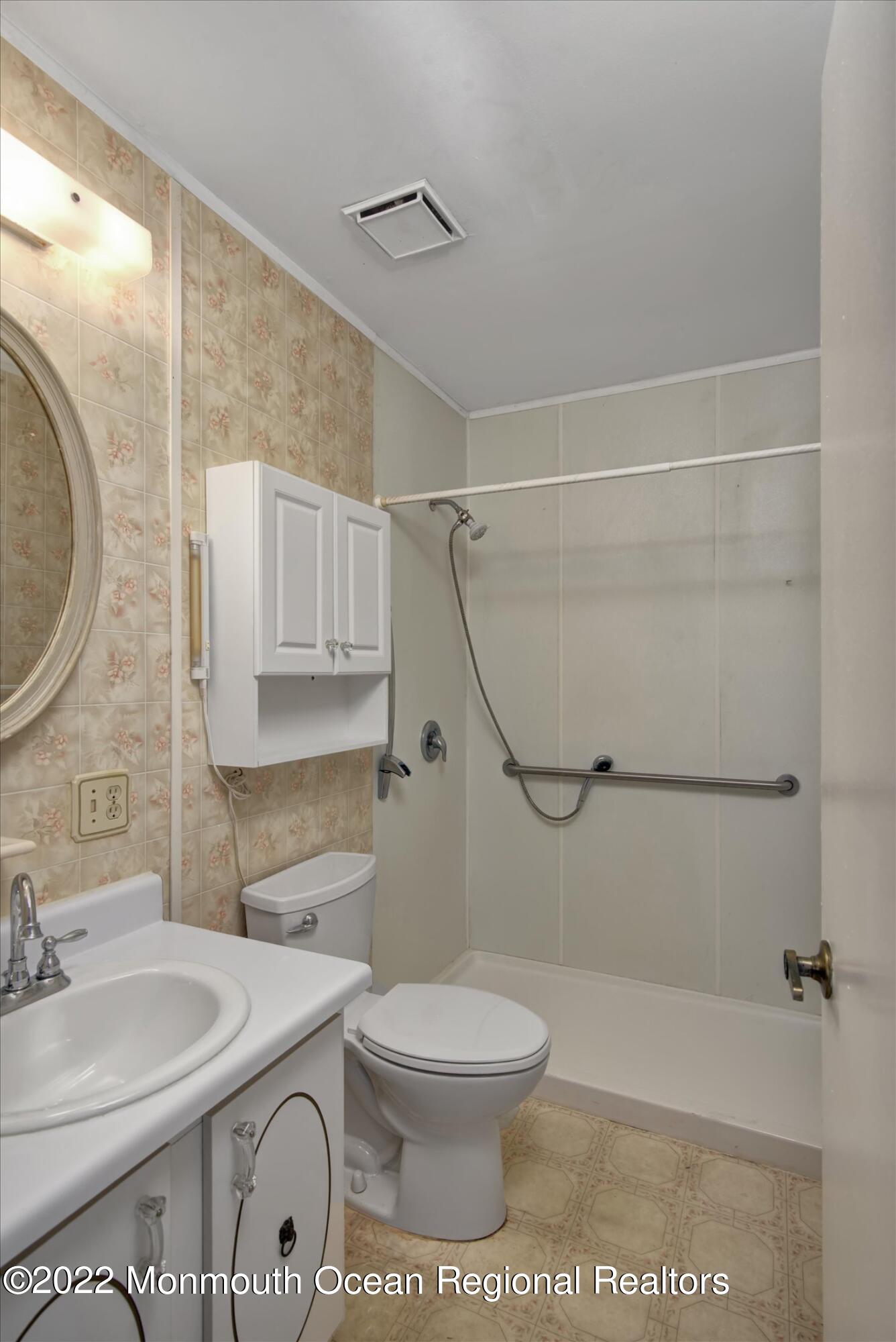 55 Hartford Road, Unit 73 Whiting, NJ 08759 - Photo 11 of 29 10-Bathroom