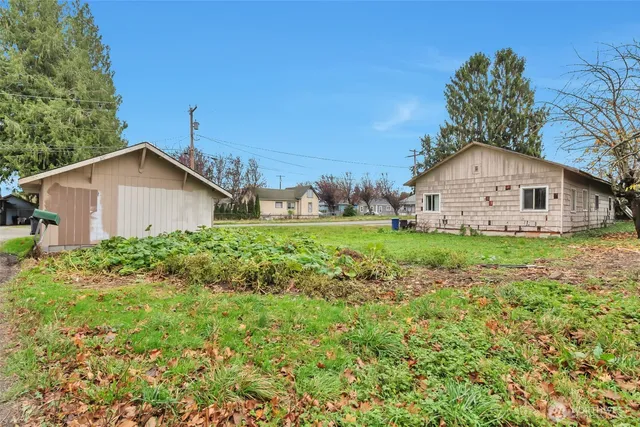a view of a house with a yard and plants