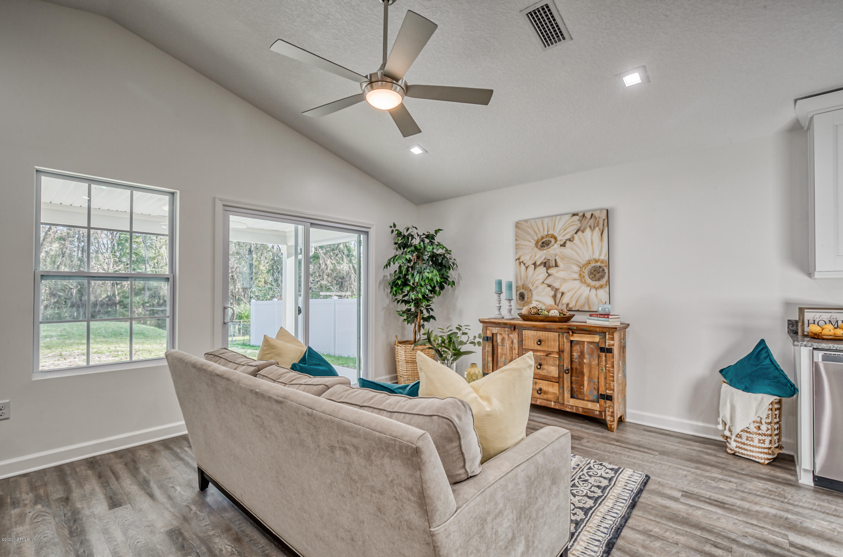 4185 Pine Road Orange Park, FL 32065 - Photo 20 of 50 Living Room