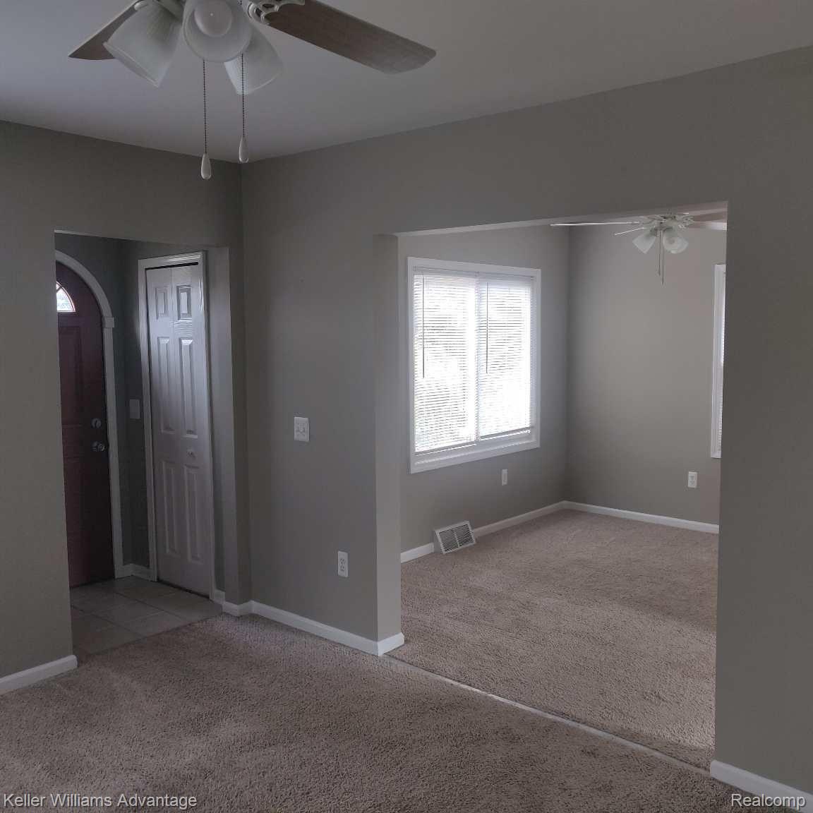 287 Elizabeth Lake Road Pontiac, MI 48341 - Photo 10 of 30 entryway.jpg