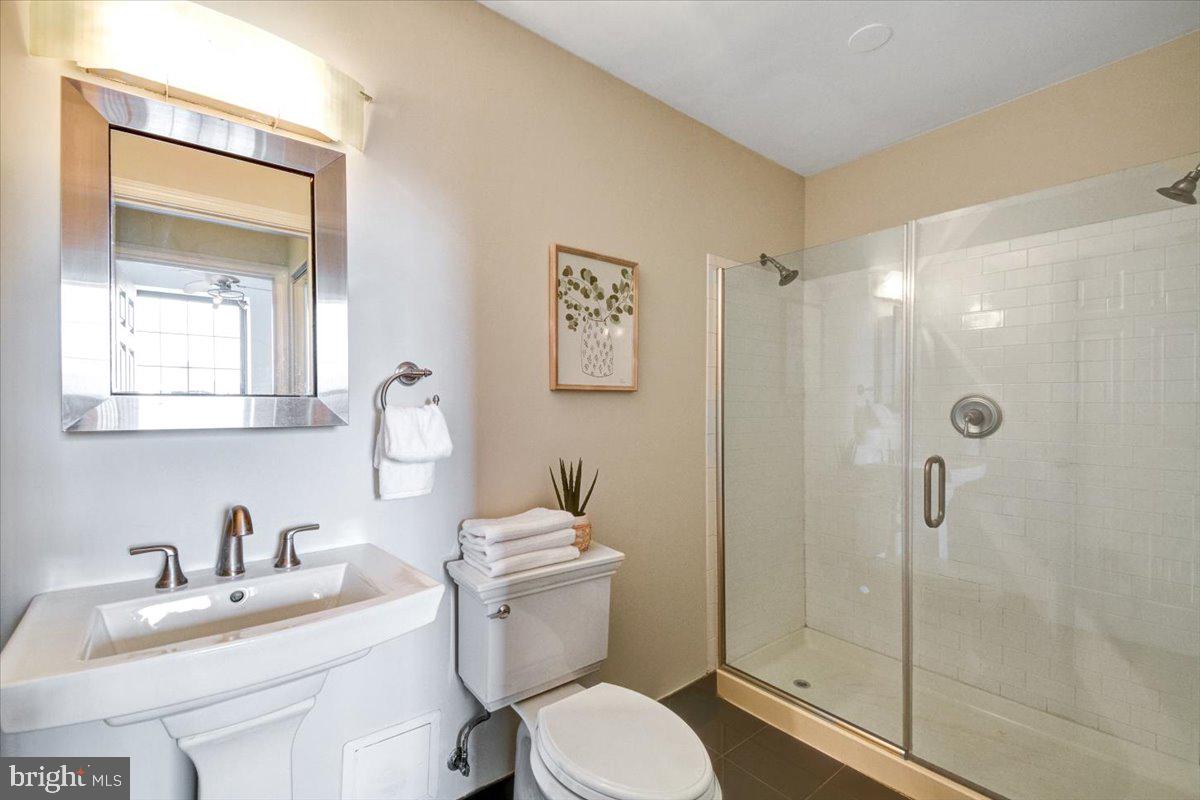 1011 Hunter Street, Unit I3 Baltimore, MD 21202 - Photo 6 of 16 Bathroom