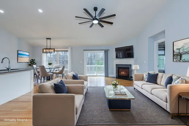 $599,000 | 40 B Brackett Lane, Hudson, NH 03051