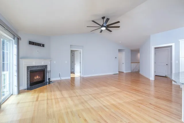 $599,000 | 40 B Brackett Lane, Hudson, NH 03051