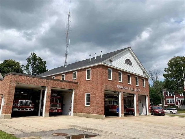 $599,000 | 40 B Brackett Lane, Hudson, NH 03051