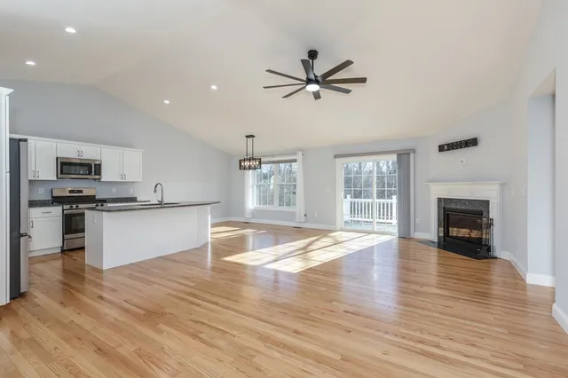 $599,000 | 40 B Brackett Lane, Hudson, NH 03051