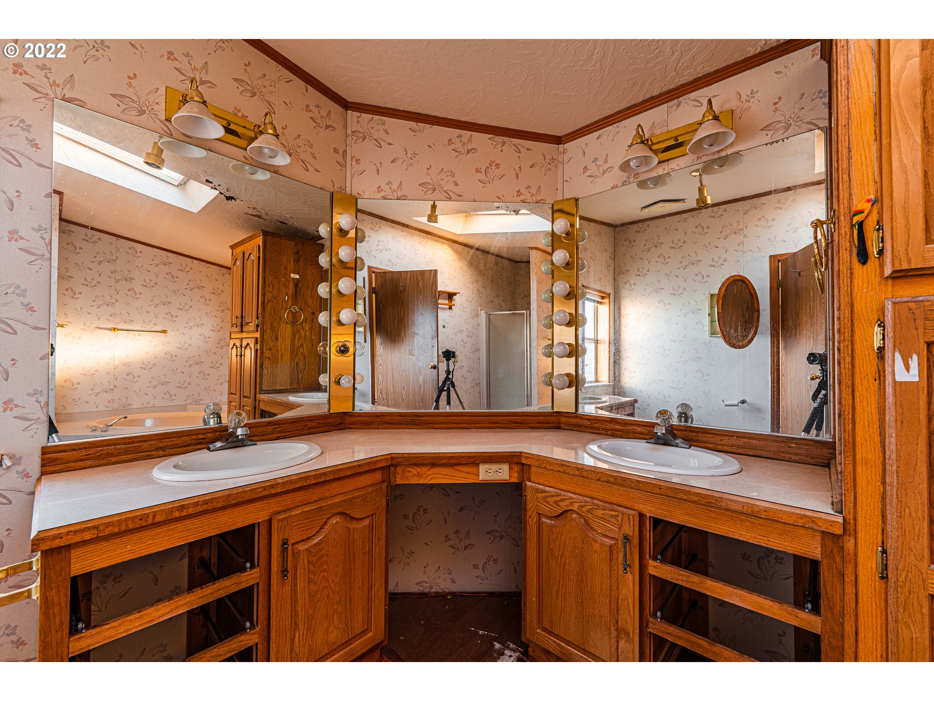 1699 North Terry Street, Unit SP149 Eugene, OR 97402 - Photo 15 of 25 a bathroom with a sink and a mirror