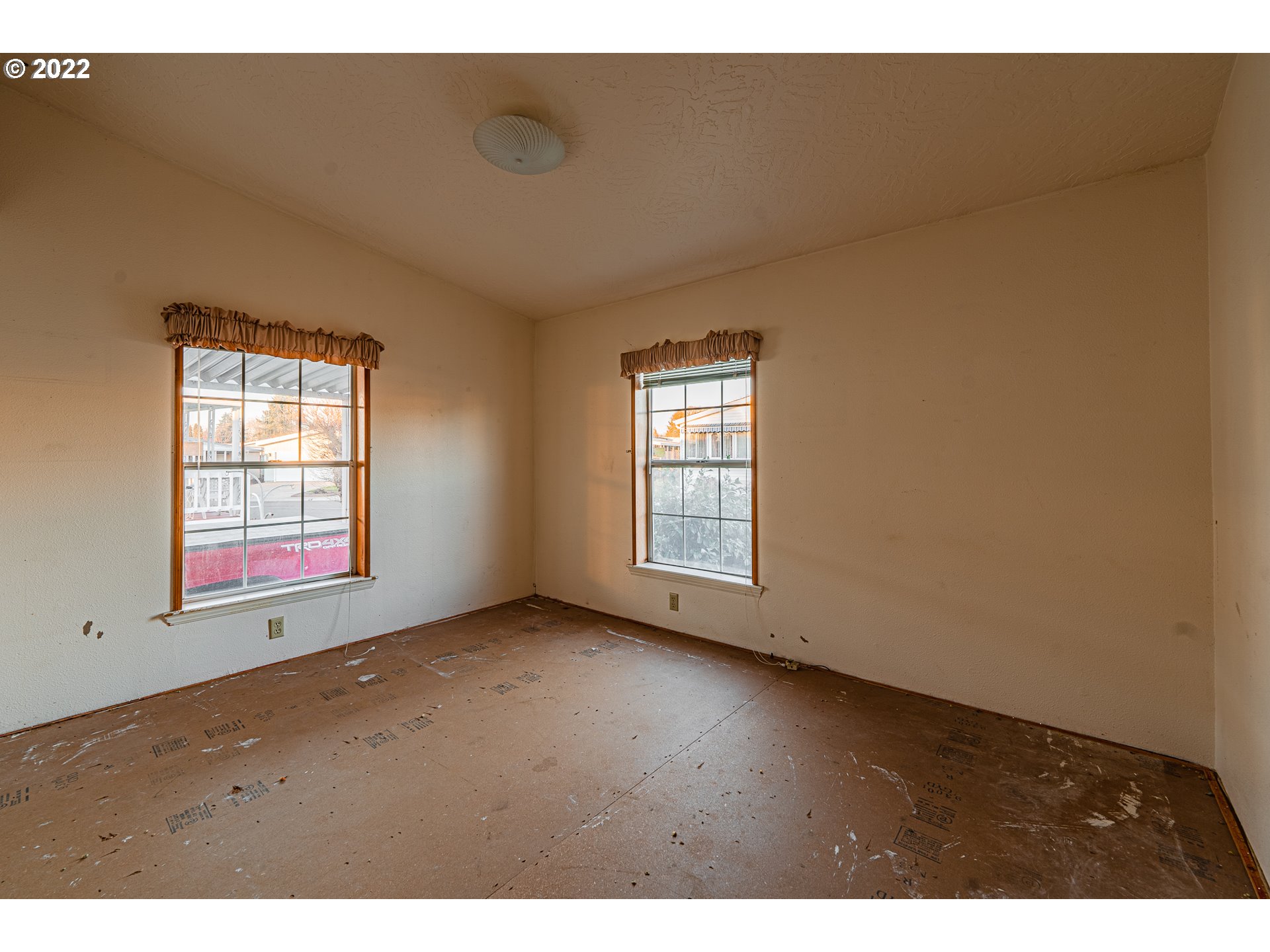 1699 North Terry Street, Unit SP149 Eugene, OR 97402 - Photo 19 of 25 a view of an empty room with a window