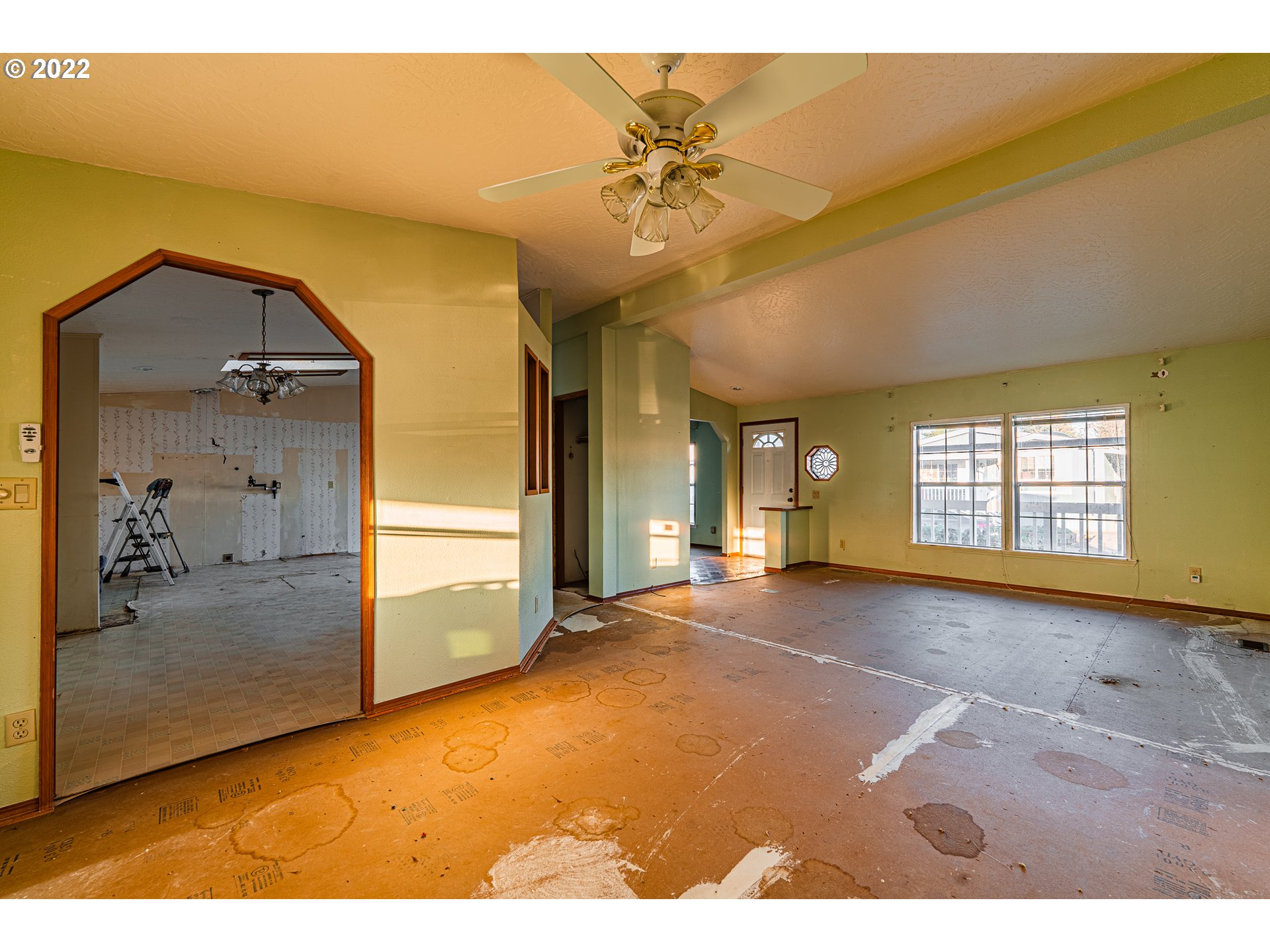 1699 North Terry Street, Unit SP149 Eugene, OR 97402 - Photo 4 of 25 a view of an empty room with a window