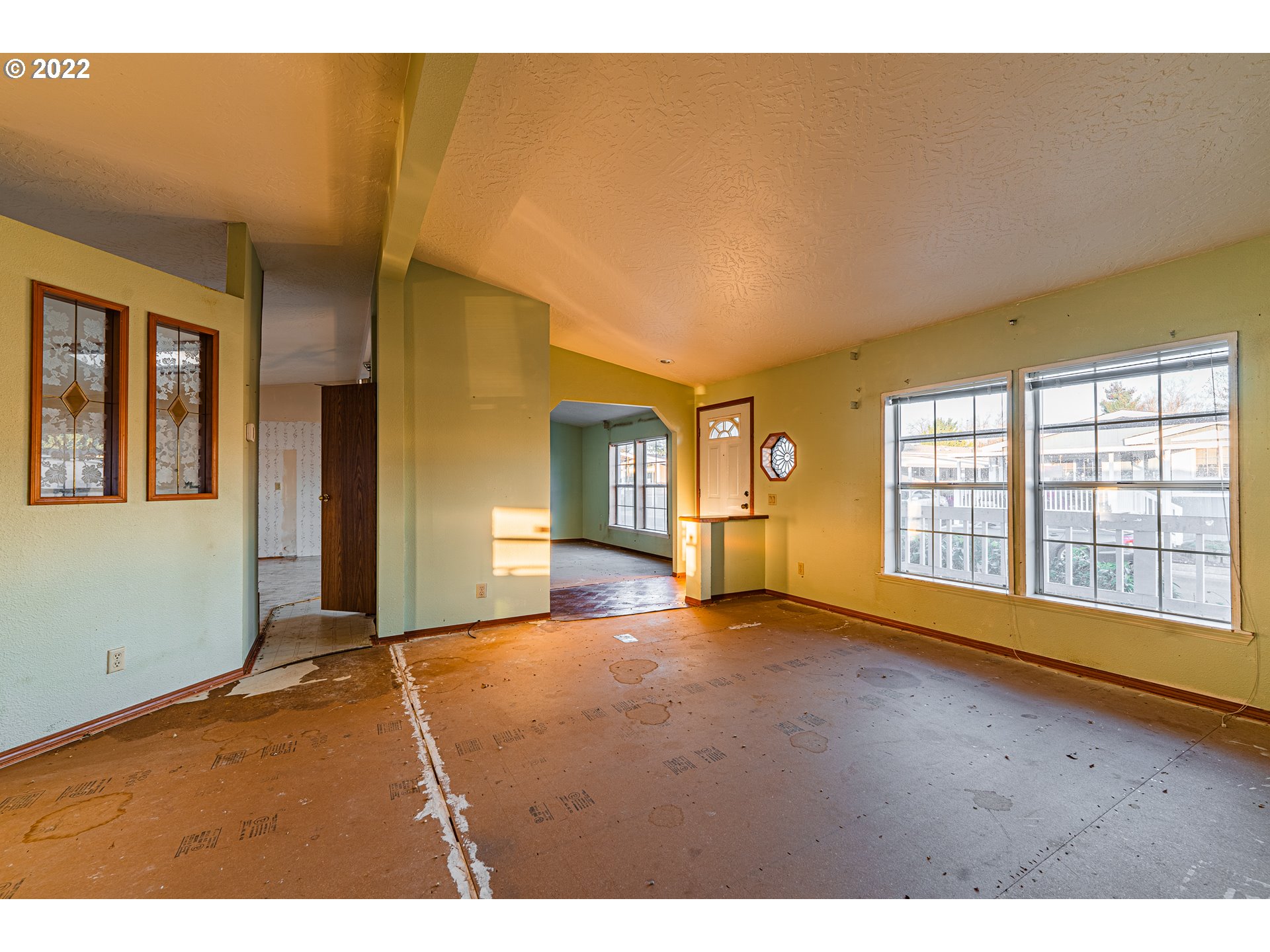1699 North Terry Street, Unit SP149 Eugene, OR 97402 - Photo 9 of 25 a view of an empty room with a fireplace