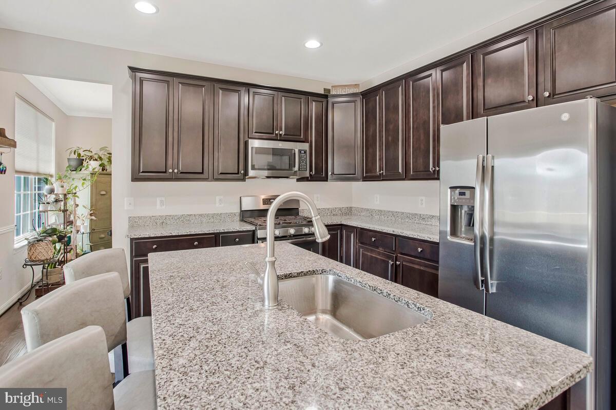 15801 Aerial View Road Woodbridge, VA 22193 - Photo 16 of 52 Kitchen Island/Granite Countertop