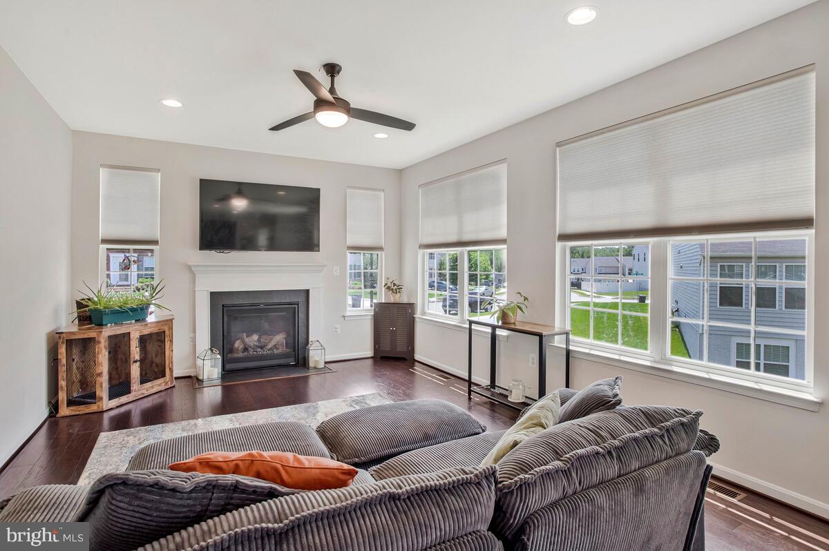 15801 Aerial View Road Woodbridge, VA 22193 - Photo 18 of 52 Family Room