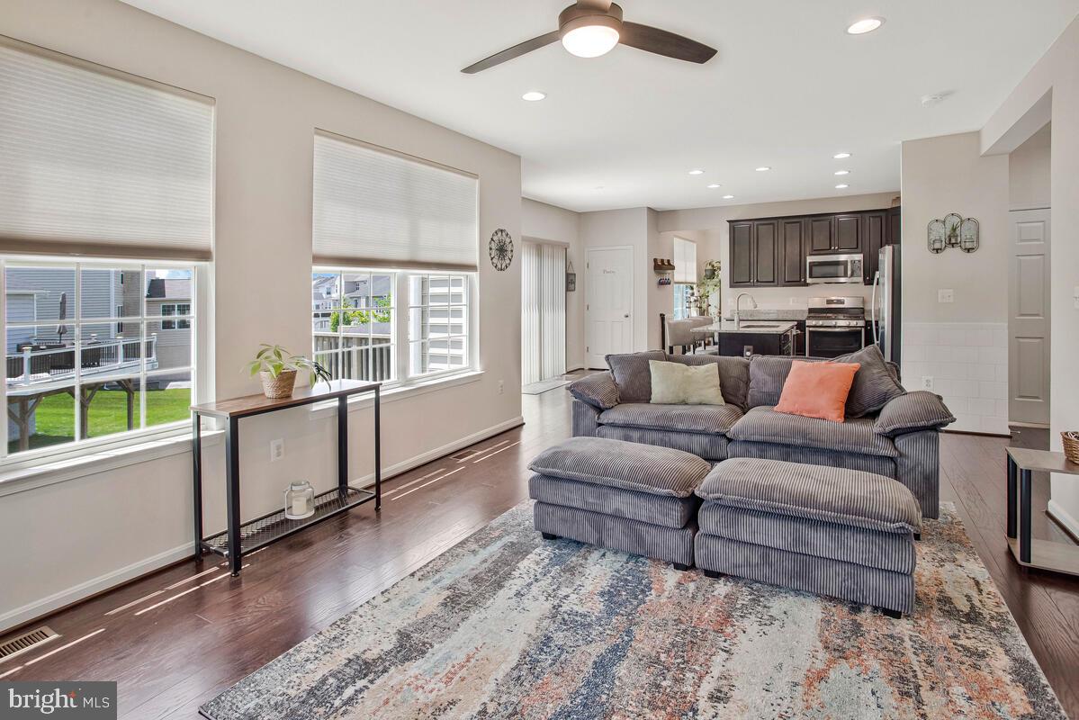 15801 Aerial View Road Woodbridge, VA 22193 - Photo 19 of 52 Family Room