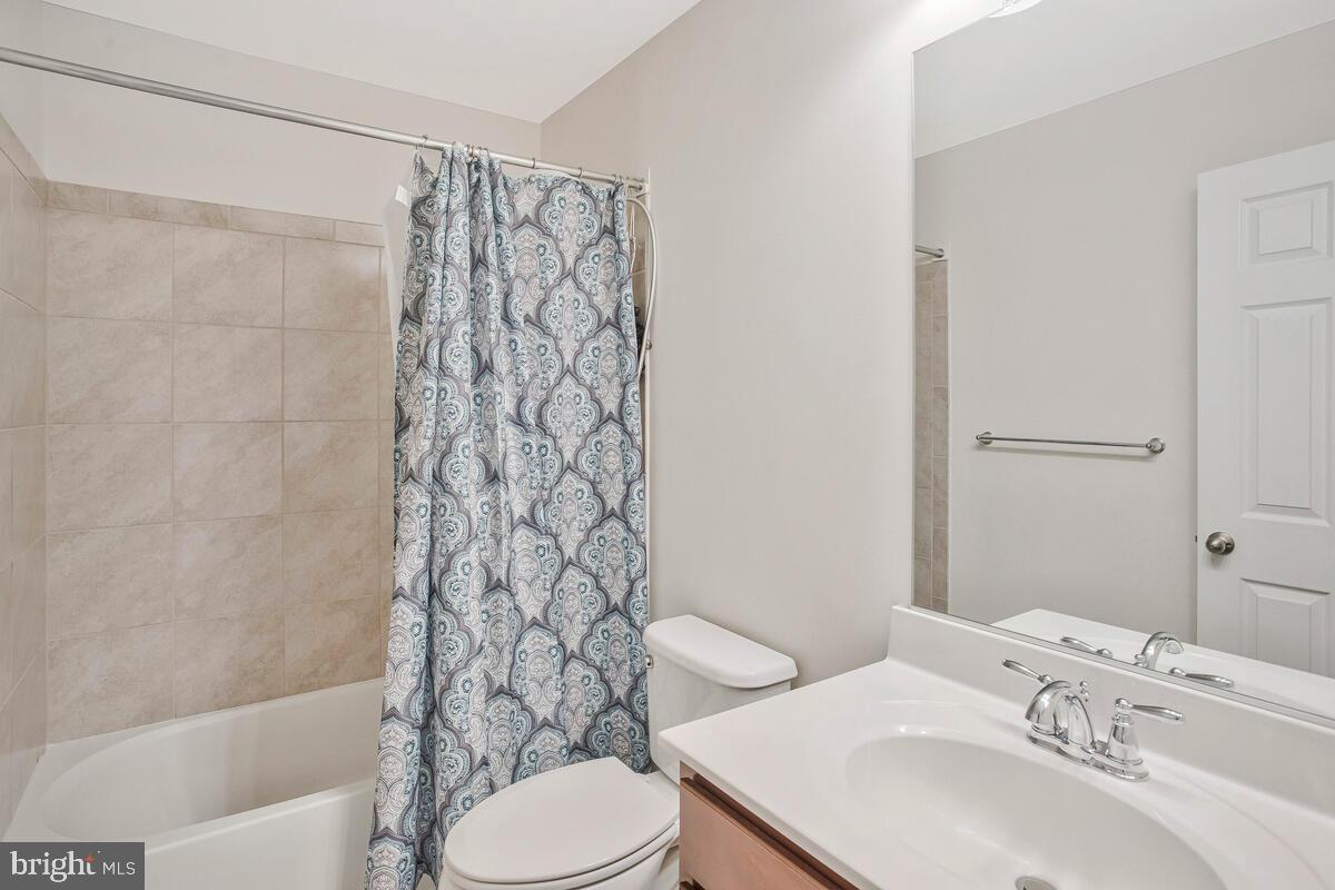 15801 Aerial View Road Woodbridge, VA 22193 - Photo 35 of 52 Upper Bath