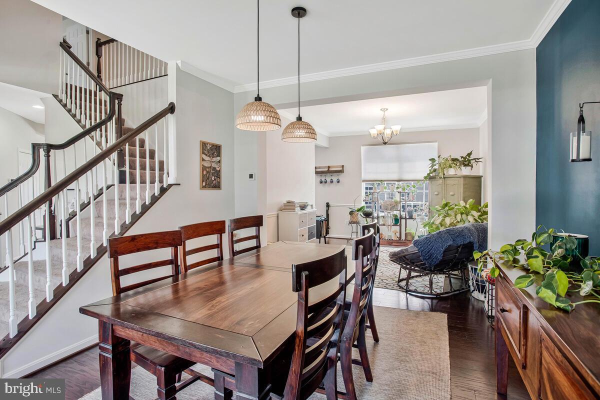 15801 Aerial View Road Woodbridge, VA 22193 - Photo 9 of 52 Dining/Living