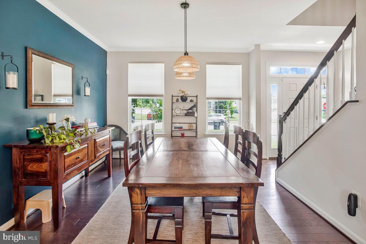 15801 Aerial View Road Woodbridge, VA 22193 - Photo 10 of 52 Dining/Living