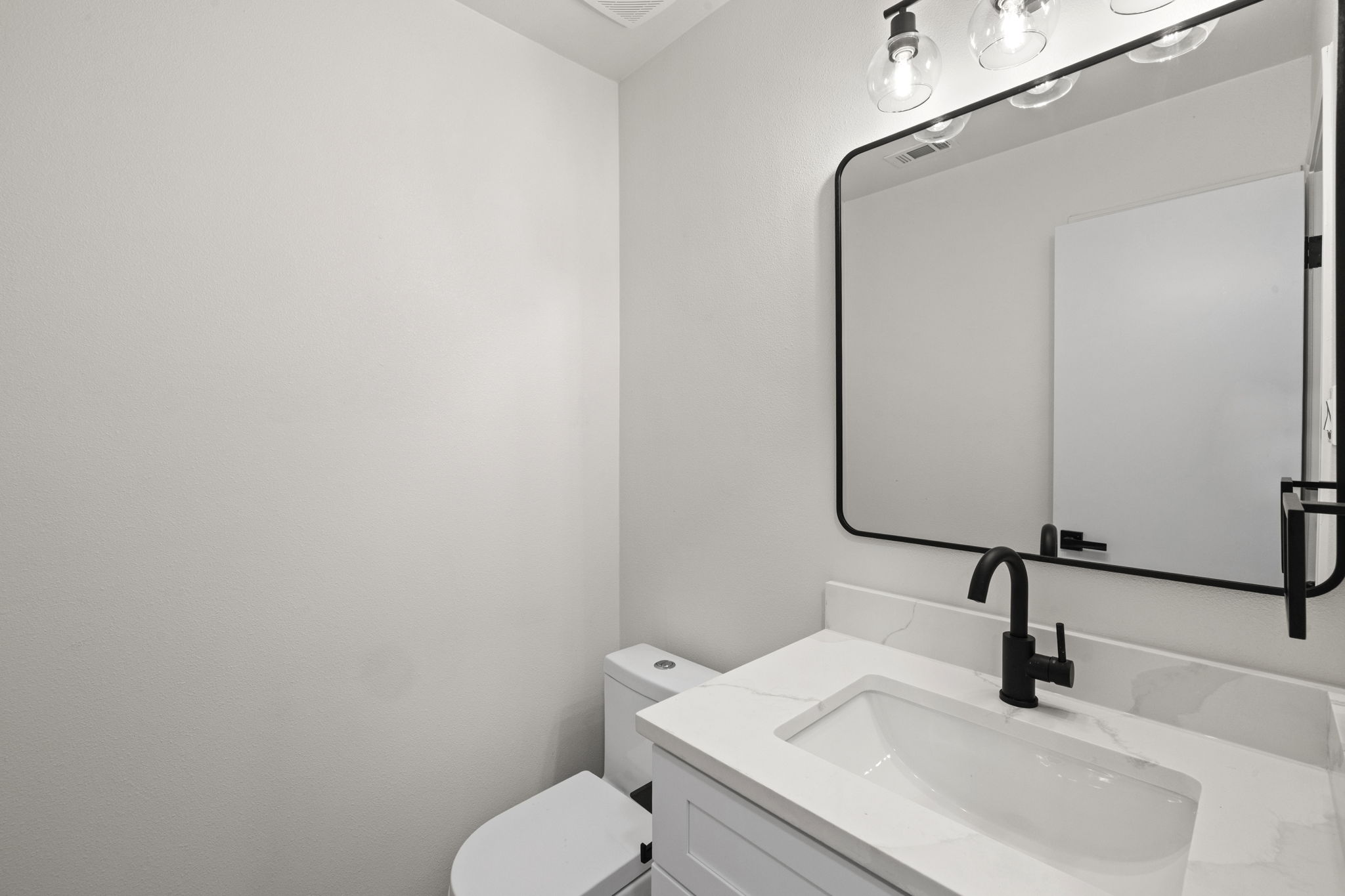 3722 Blue Cat Way Round Rock, TX 78665 - Photo 14 of 40 a bathroom with a sink and a mirror