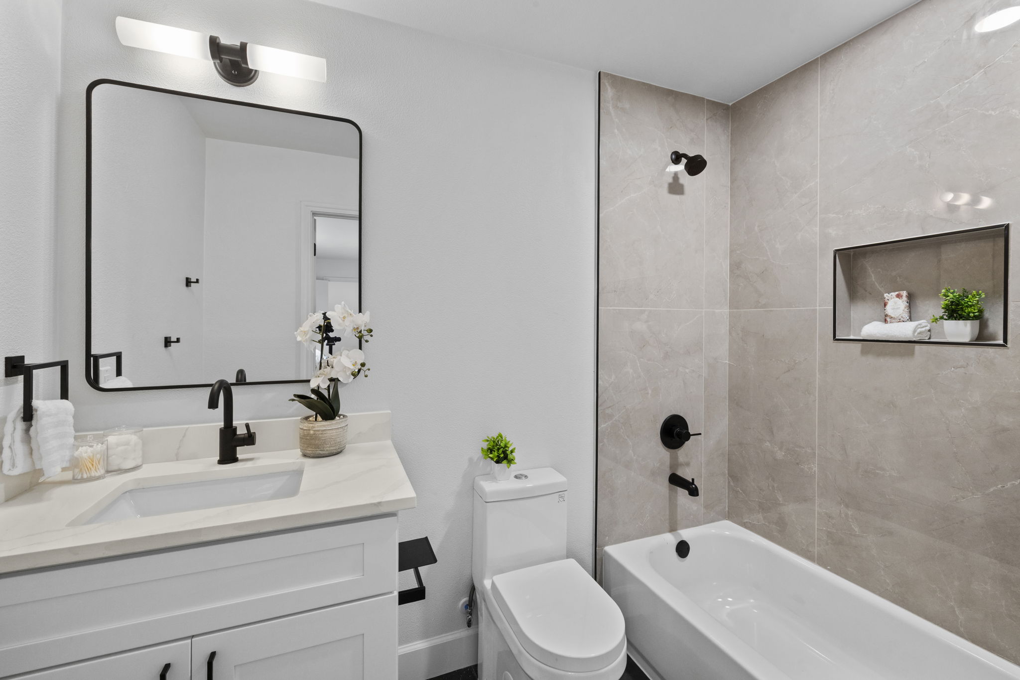 3722 Blue Cat Way Round Rock, TX 78665 - Photo 18 of 40 a bathroom with a sink a toilet and shower