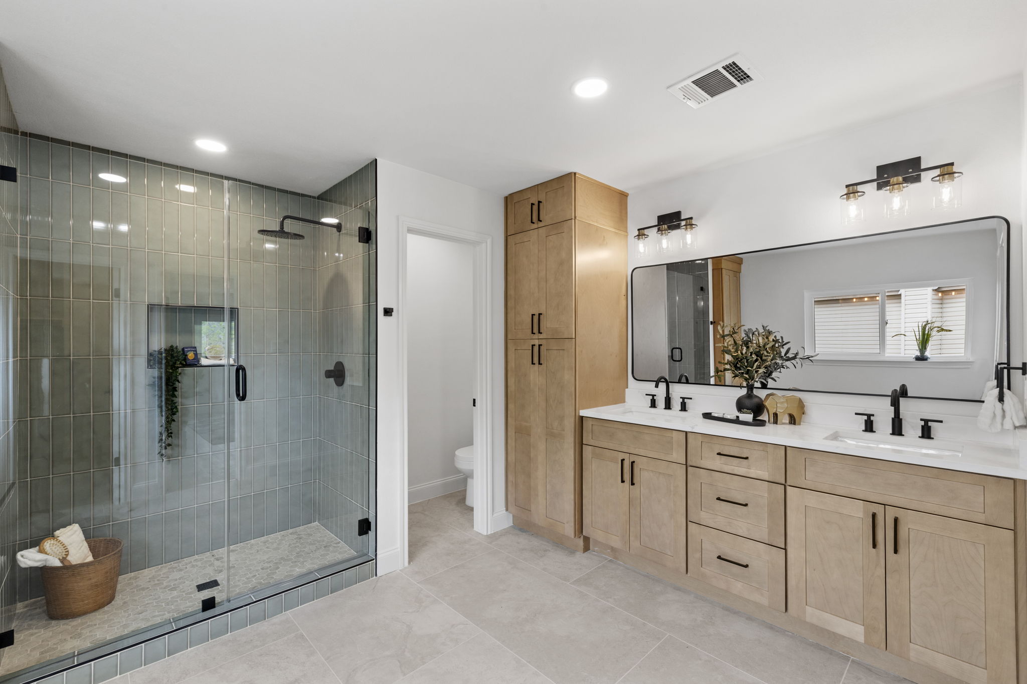 3722 Blue Cat Way Round Rock, TX 78665 - Photo 26 of 40 a bathroom with a shower sink double and mirror