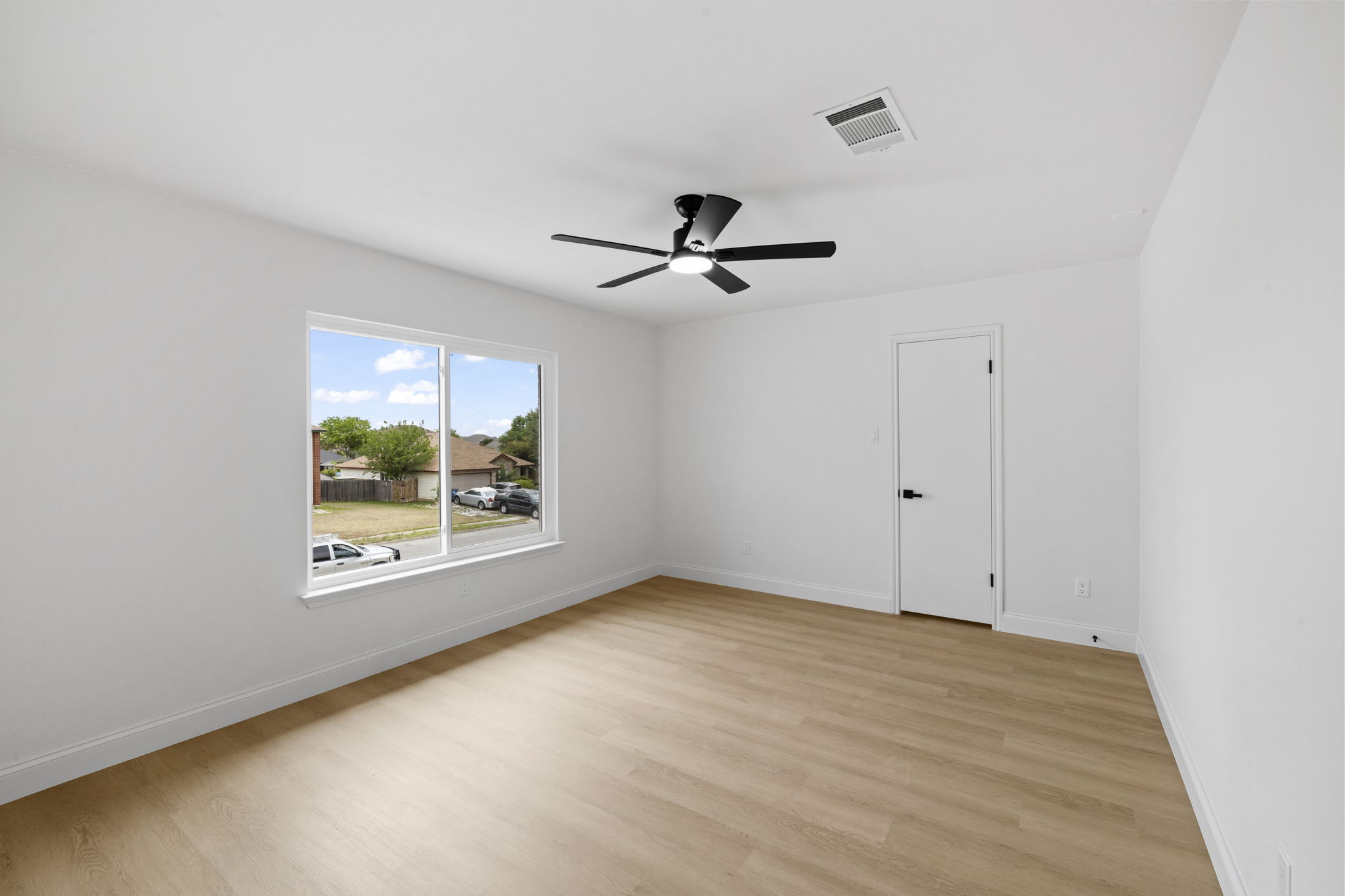 3722 Blue Cat Way Round Rock, TX 78665 - Photo 31 of 40 a view of an empty room with a window