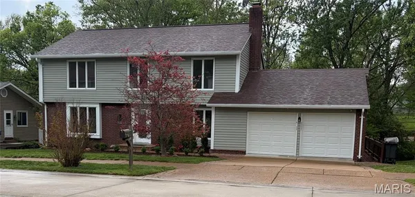$545,000 | 463 Maymont Drive, Ballwin, MO 63011
