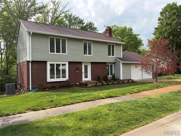 $545,000 | 463 Maymont Drive, Ballwin, MO 63011